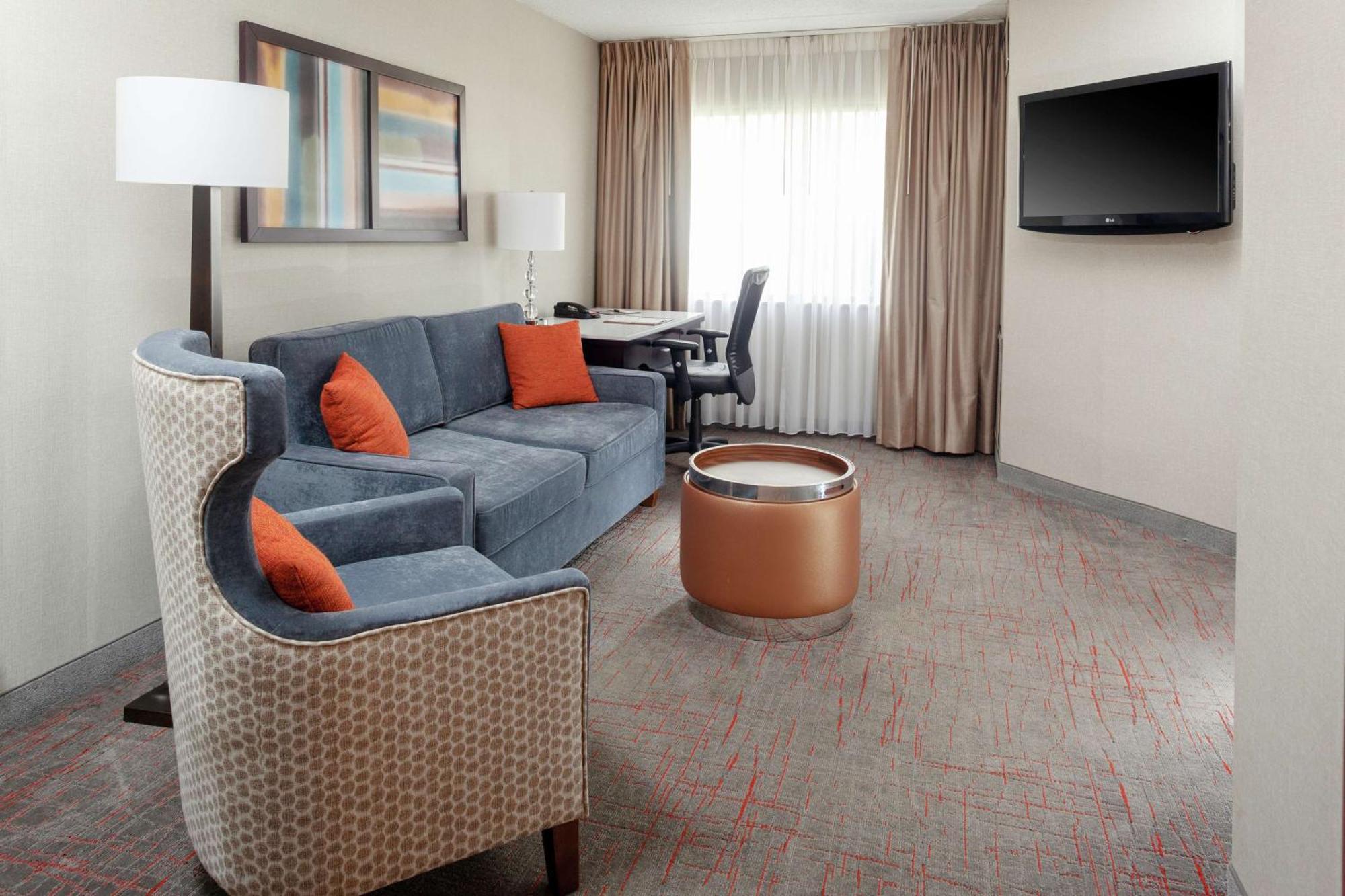Doubletree Suites By Hilton Dayton/Miamisburg Esterno foto
